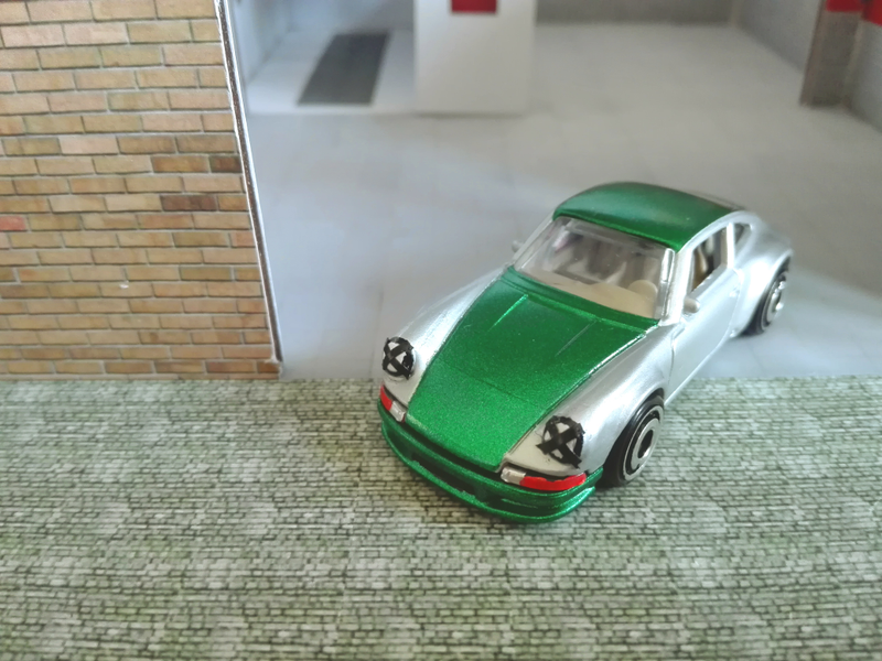 Illustration for article titled Custom 911: better than the first one, but still...